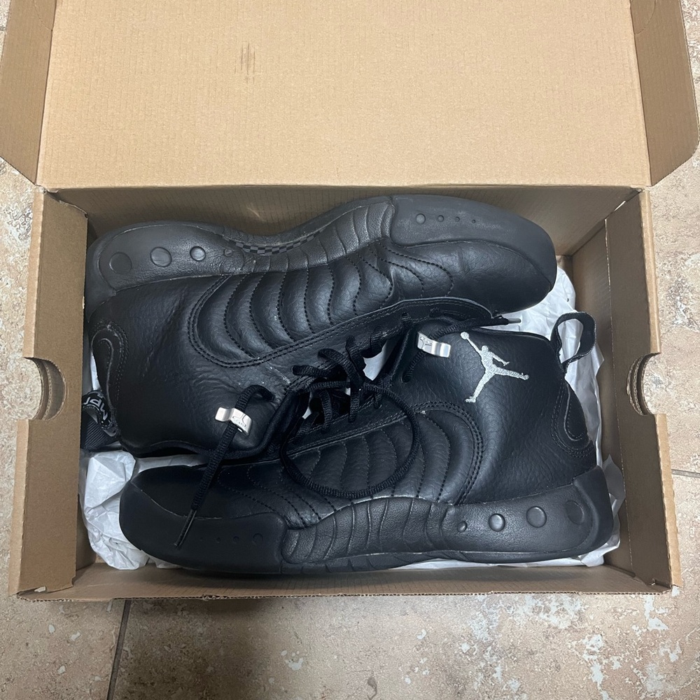 Jordan Black Sculptural Sneakers with Ergonomic Design
i take cashapp